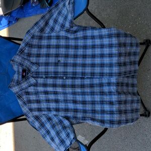 Men's medium quiksilver button down short sleeve shirt